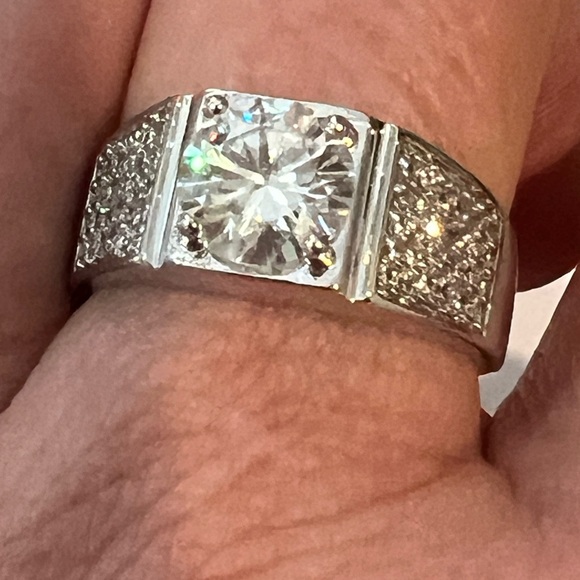 Elegant 2.0 ctw Men’s Moissanite Ring - Picture 8 of 12